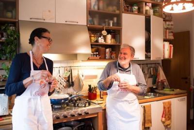 Almuerzo o cena y demostración de cocina en una casa local en Gub Almuerzo o cena y demostración de cocina en una casa local en Gub