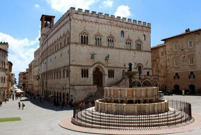 Perugia, desde los etruscos hasta la Edad Media y el Renacimiento Perugia, desde los etruscos hasta la Edad Media y el Renacimiento