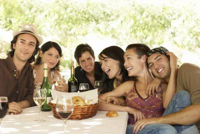 Visita a la bodega y experiencia de cata de vinos en el campo de  Visita a la bodega y experiencia de cata de vinos en el campo de