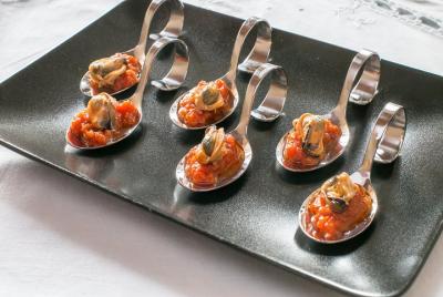 Comida callejera en grupos pequeños en Pisa