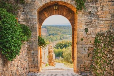 Campiña toscana: grupo pequeño Volterra y San Gimignano desde Pis