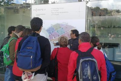 Pompeya y Herculano con un arqueólogo, un grupo pequeño y saltan  Pompeya y Herculano con un arqueólogo, un grupo pequeño y saltan