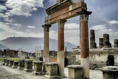 Pompeya SmallGroup SkipTheLine