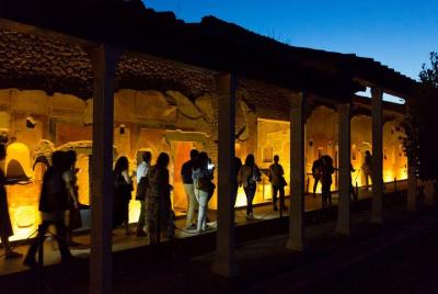Explore Pompeya con un arqueólogo de noche