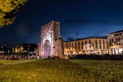 Tour de Rimini en grupo pequeño por los lugares destacados de la  Tour de Rimini en grupo pequeño por los lugares destacados de la