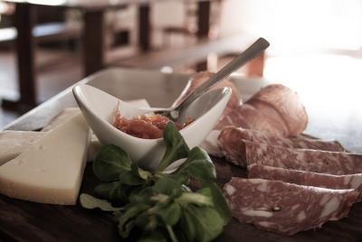 Degustación de vino y aceite Evo con comida toscana