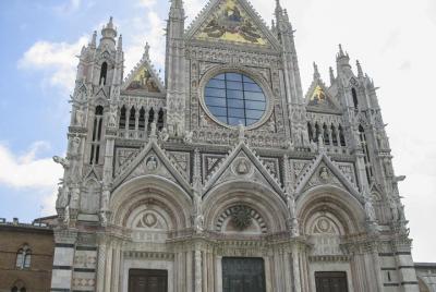 Evite las colas: recorrido a pie por la ciudad y el Duomo de Sien Evite las colas: recorrido a pie por la ciudad y el Duomo de Sien