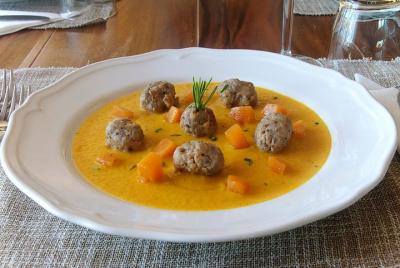 Almuerzo o cena y demostración de cocina en una casa local en Vic