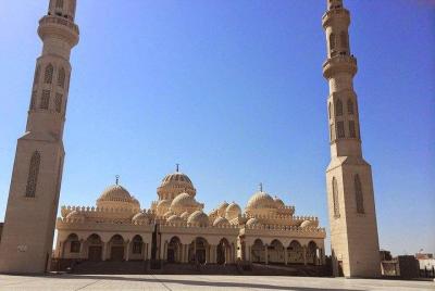 Night City Tour VIP con cena y espectáculo nocturno egipcio - Hur