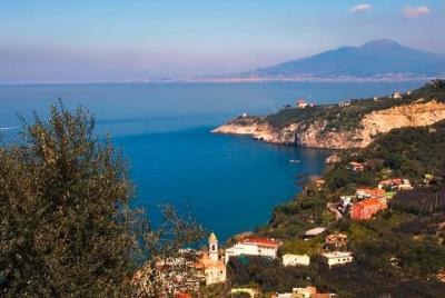 Traslado privado: Massa Lubrense hasta el aeropuerto de Nápoles, 