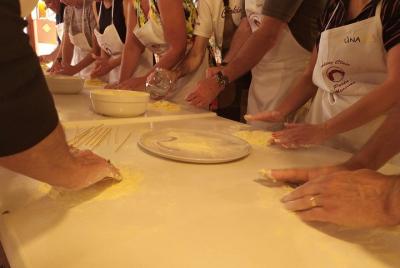 Clase de cocina siciliana y visita al mercado en Taormina