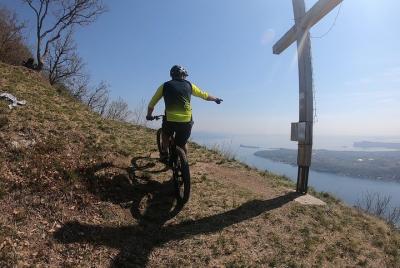 Tour en bicicleta de montaña eléctrica en las increíbles montañas