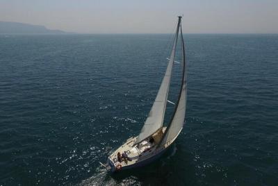 Tour de medio día en velero con patrón desde Maderno