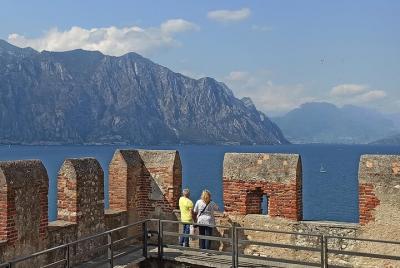 El castillo de Malcesine con vistas al lago de Garda