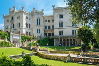 Sin colas al castillo de Miramare con traslado privado desde la e Sin colas al castillo de Miramare con traslado privado desde la e