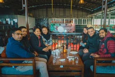 Mira la película nepalí en el teatro y explora el mercado local e