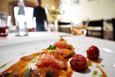 Cena gourmet en el centro de Pizzo.