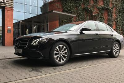 Traslado de salida del aeropuerto VIP de Varsovia. Hotel Varsovia