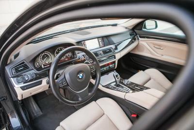 Traslado privado desde el aeropuerto de Turín a la ciudad de Turí