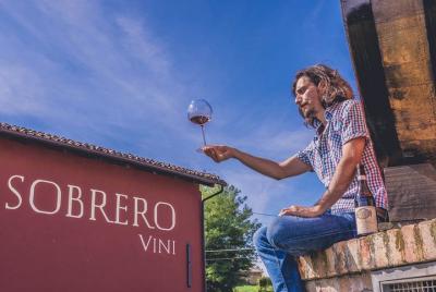 Degustación de vinos y comidas de Barolo en la bodega de la regió