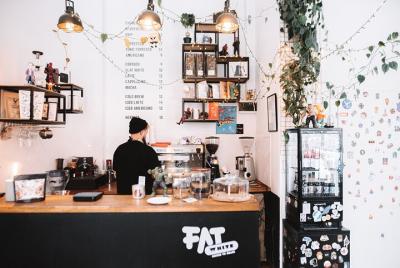 Recorrido a pie para grupos pequeños por Muranów con café