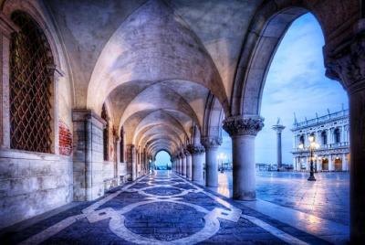 Tour a pie nocturno de Venecia: recorrido gastronómico e historia