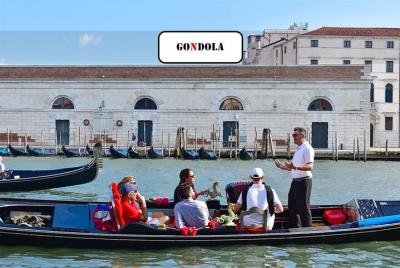 Venecia: Serenata Romántica en góndola por Canal Grande Venecia: Serenata Romántica en góndola por Canal Grande