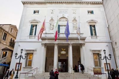 Visita a pie por la Venecia oculta y paseo en góndola