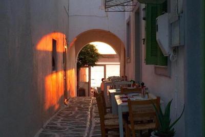 Hermosa puesta de sol Photo Walk en Paros Hermosa puesta de sol Photo Walk en Paros