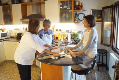 Deliciosa clase de cocina en Venecia con chef profesional