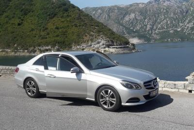 Traslado privado desde Tivat al aeropuerto de Podgorica o Podgori Traslado privado desde Tivat al aeropuerto de Podgorica o Podgori