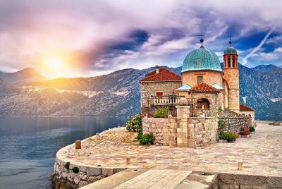 Puerto de Kotor a Perast, Nuestra Señora de las Rocas, Casco Anti