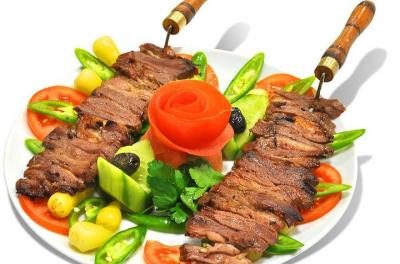 Paseos nocturnos, degustación de comida local.