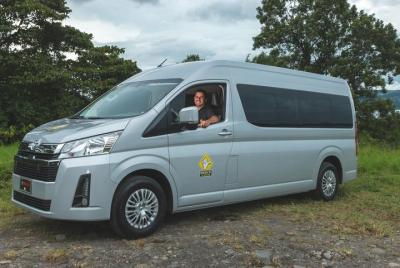 Shuttle desde La Fortuna al Aeropuerto Juan Santa María