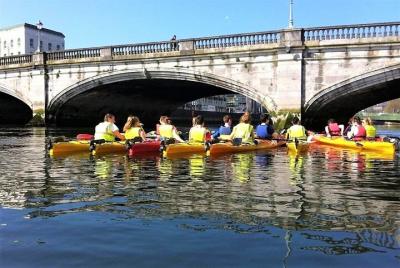 Kayak bajo los puentes de la ciudad de Cork. Guiado. 2½ horas.