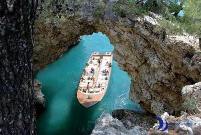 Experiencia Desirèe. Visita de las cuevas marinas de Vieste
