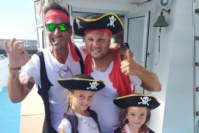 Excursión familiar de medio día en barco con pirate adventure