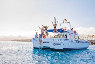 Tour de medio día en barco con bebidas y actividades acuáticas