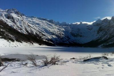 Senderismo en invierno a la Laguna Esmeralda desde Ushuaia