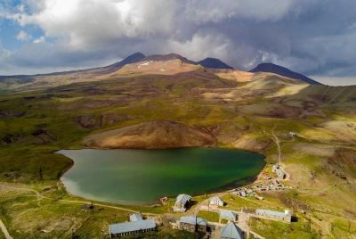 Tour privado a la fortaleza de Amberd, lago Kari