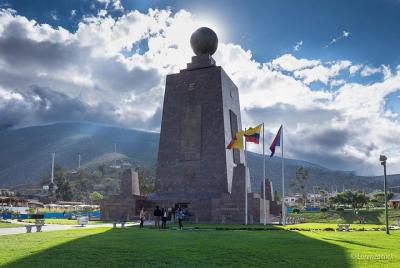 Mercado Central + Teleférico Quito + Mitad Del Mundo