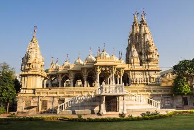Senderos espirituales de Ahmedabad (2 horas de visita guiada a los templos) Senderos espirituales de Ahmedabad (2 horas de visita guiada a los templos)