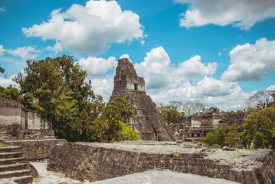 Atardecer en el parque Tikal y recorrido arqueológico desde Flore Atardecer en el parque Tikal y recorrido arqueológico desde Flore