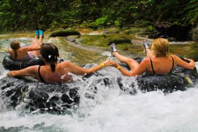 Traslado privado a White River Tubing Ocho Rios