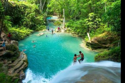 Tour compartido por el río Dunn y el agujero azul desde Ocho Rios