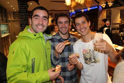 Cata de pintxos combinada con vinos españoles tour en grupo peque Cata de pintxos combinada con vinos españoles tour en grupo peque