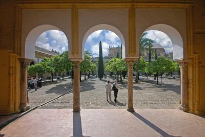 Recorrido a pie por la mezquita y el antiguo barrio judío por la  Recorrido a pie por la mezquita y el antiguo barrio judío por la