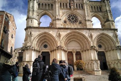Visita guiada a Cuenca con acceso a la catedral y casas colgantes  Visita guiada a Cuenca con acceso a la catedral y casas colgantes
