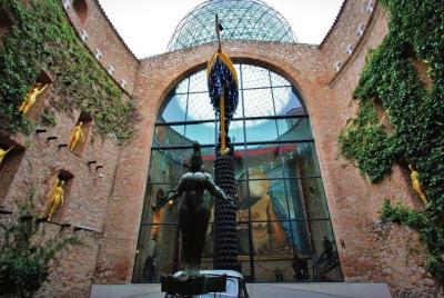 Visita virtual privada en vivo del triángulo de Dali Visita virtual privada en vivo del triángulo de Dali