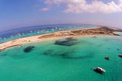 Playa de Ses Illetes Excursión de día completo en catamarán Playa de Ses Illetes Excursión de día completo en catamarán